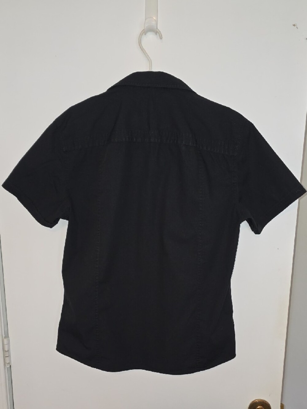 RW&CO. Men's Black Short-Sleeve Button-Down Shirt with Zip Chest Pockets - Picture 3 of 6
